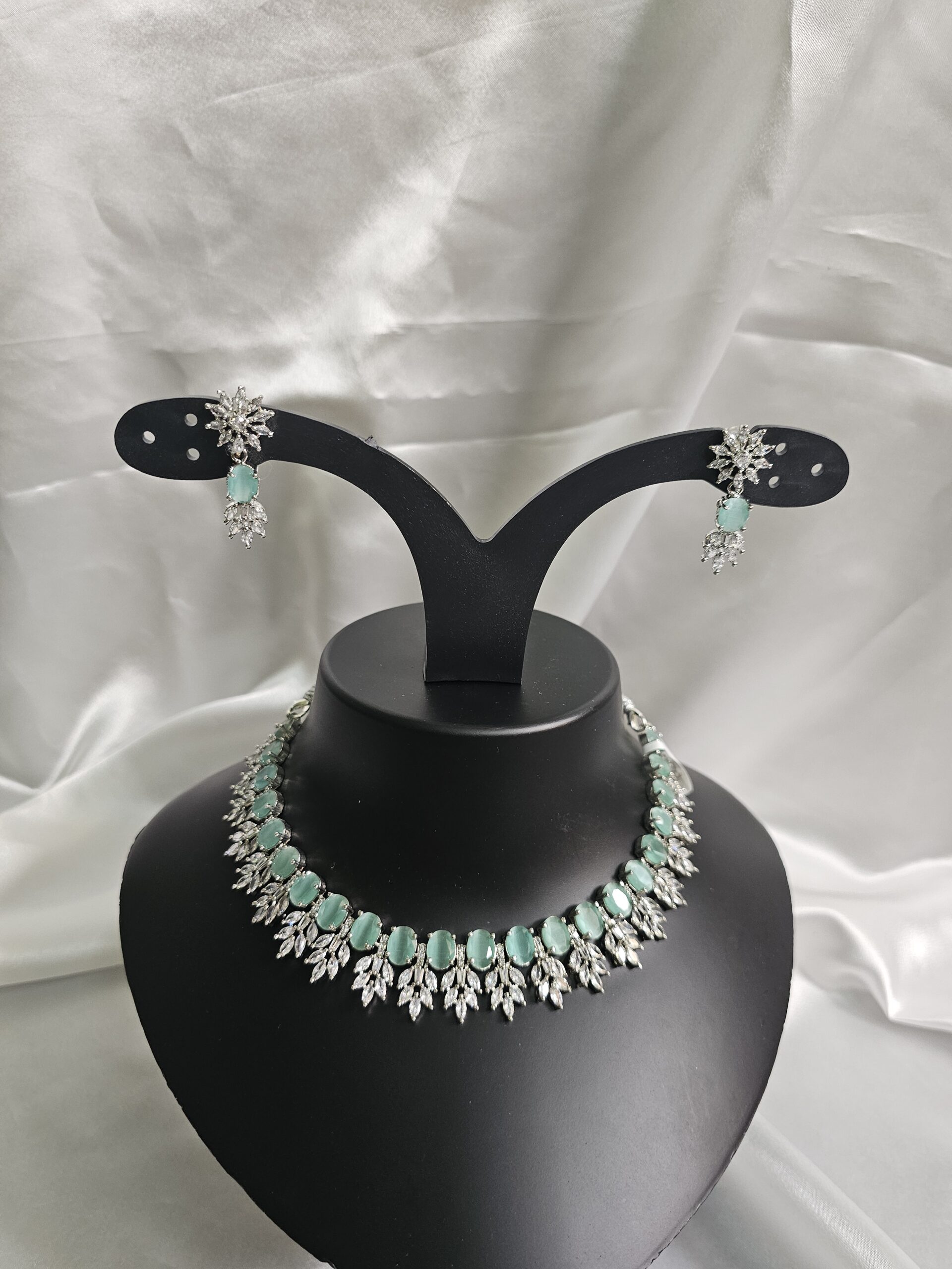 govinda pendent govinda pendent